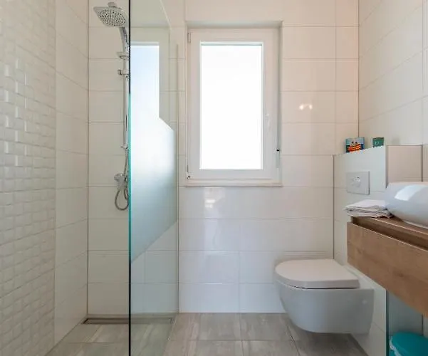 Narancin بيت ضيافة تروغير